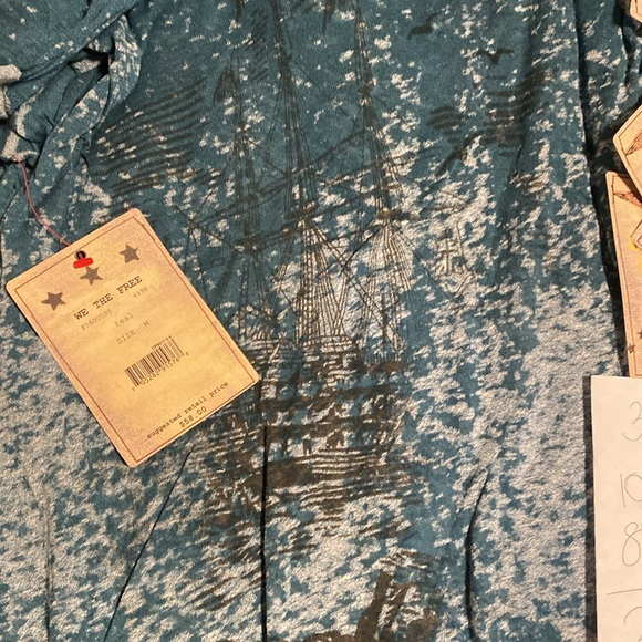 21 piece lot of WE THE FREE “RARE” design, NWT women’s designer TOP’S MSRP $1218 - Picture 7 of 8